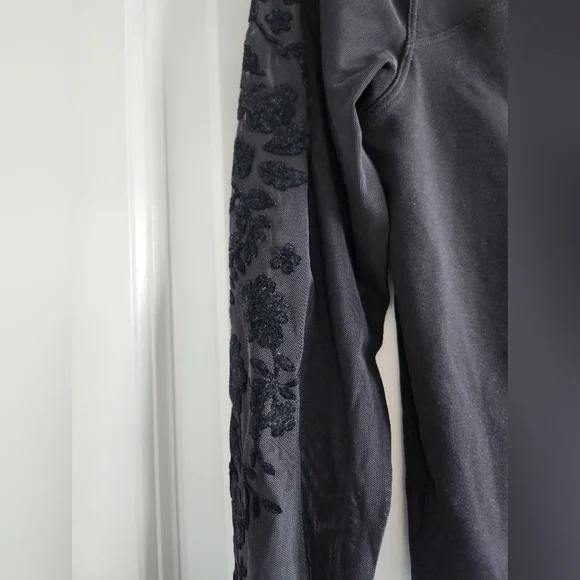 Athleta long sleeve black sheer floral crop top size Small - Picture 4 of 7